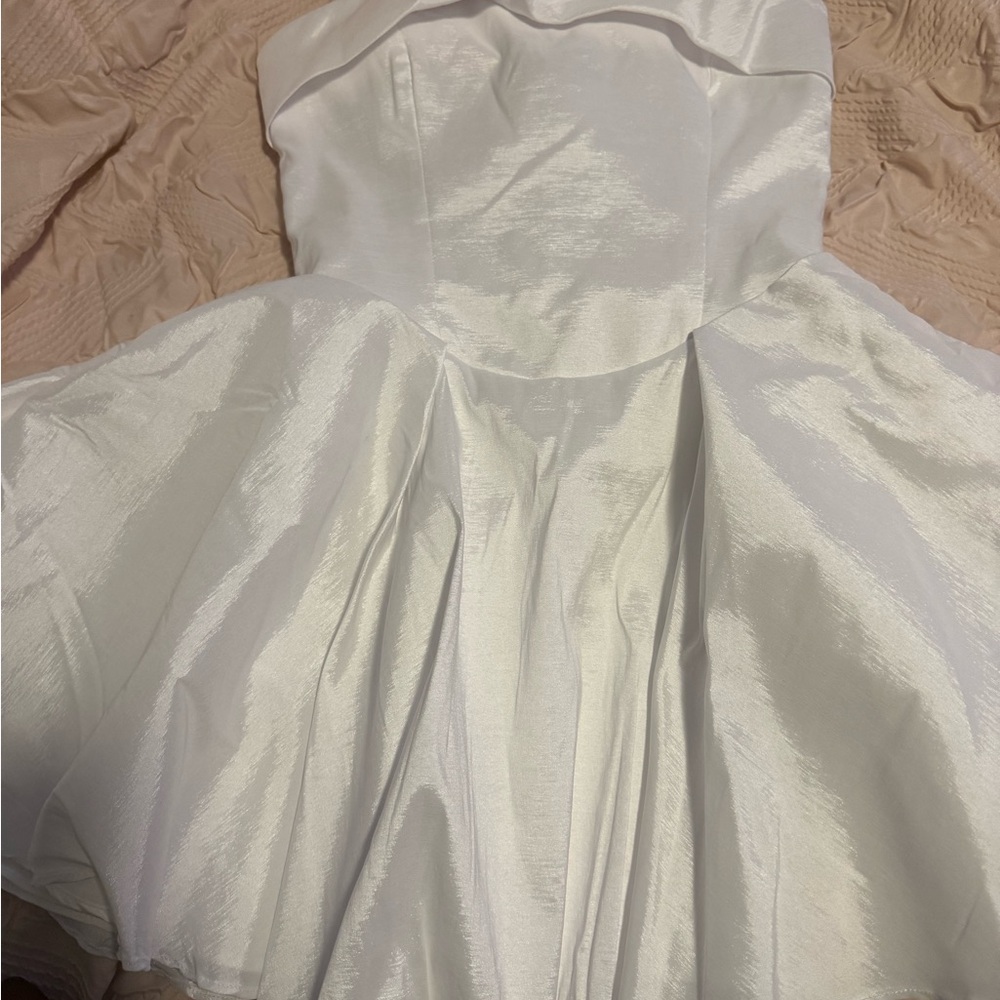 Elegant White Strapless Dress